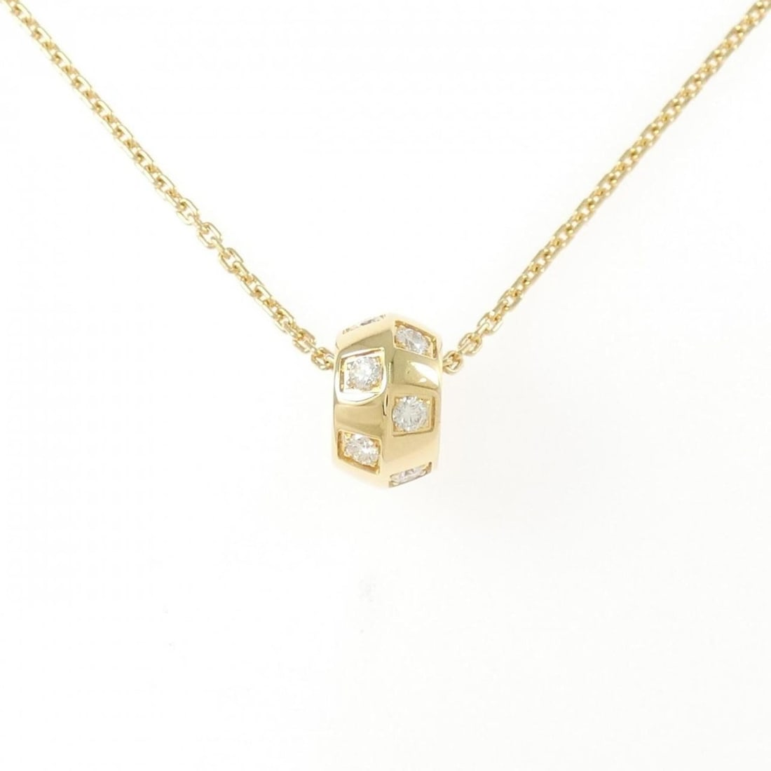 Louis Vuitton Le Damier Necklace: --- Catalog ---Category: SizePendant Size: 11.8mm x 7mm / 0.46'' x 0.27''Neck Circumference: 45 cm - 50 cm / 17.71'' - 19.68''Category: DesignGender: WomenMaterial: Yellow gold (18K)Pendant Type:
