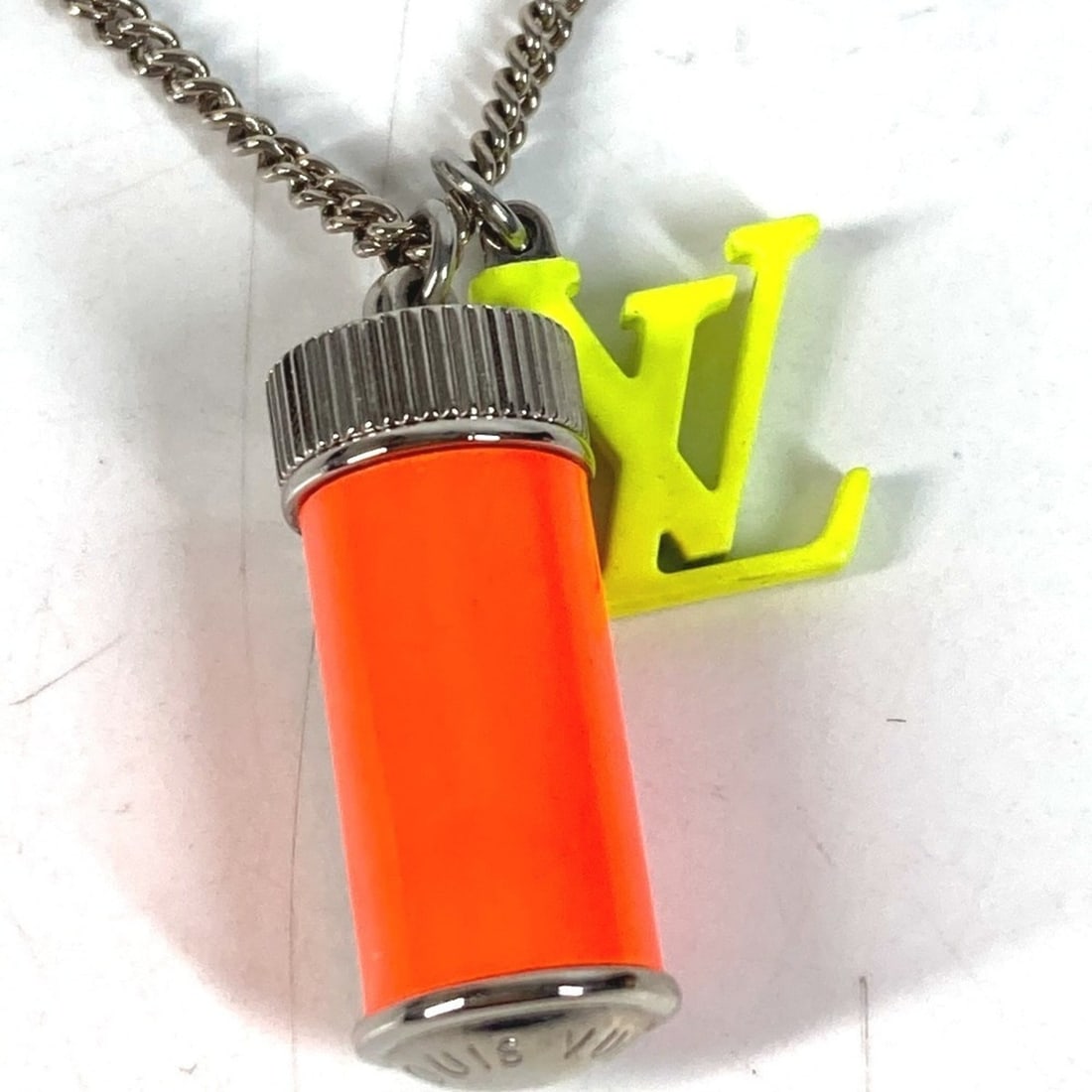 LOUIS VUITTON MP2143 Accessory Chain Necklace Collier LV Fluorescent Neon Color Metal Men's Women's: --- Catalog ---Category: SizeNeck Circumference: 60 cm / 23.62''Category: DesignColor: Orange, YellowGender: Men,WomenMaterial: MetalNecklace Type: NecklaceCategory: GeneralMPN: MP2143Brand: Louis