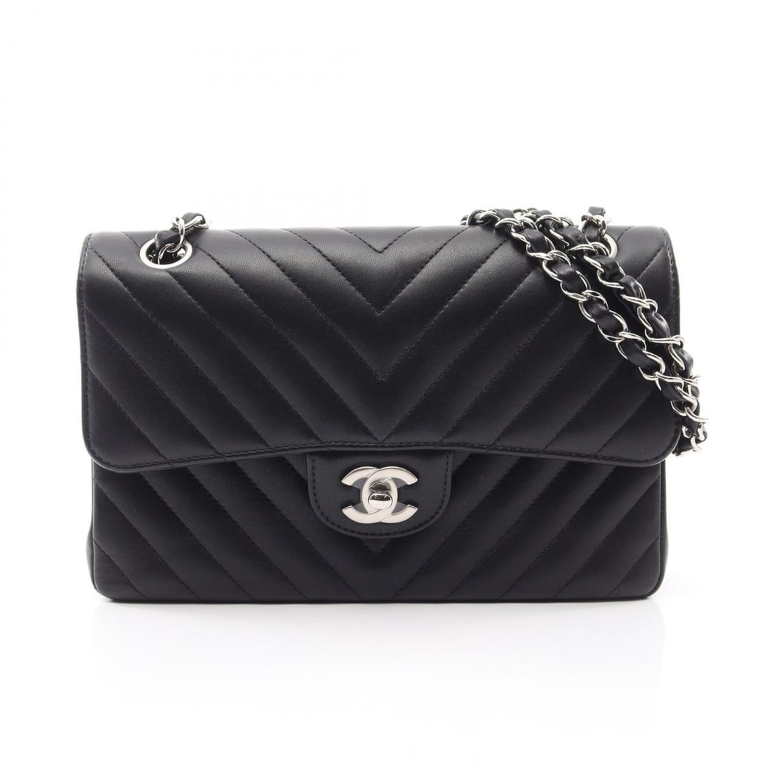Chanel Chevron V-stitch Shoulder Bag/Handbag, Lambskin Leather, Women's, Black: --- Catalog ---Category: SizeSize (HxWxD): 15cm x 23cm x 6cm / 5.9'' x 9.05'' x 2.36''Category: DesignType: Handbag, Shoulder bagColor: BlackGender: WomenCategory: GeneralBrand: Chanel--- Item List --
