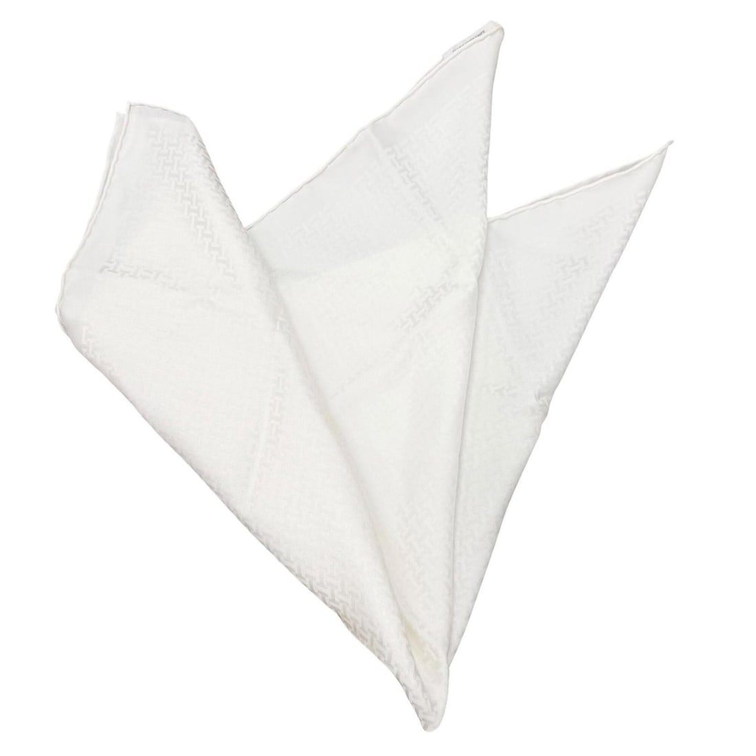 HERMES Upside Down 100% Silk All-Over Pattern Pocket Square Formal Handkerchief White Made in Italy: --- Catalog ---Category: SizeSize (LxW): 46cm x 46cm / 18.11'' x 18.11''Category: DesignType: Pocket squareColor: WhiteGender: MenMaterial: Silk Category: GeneralBrand: HermesCountry of Origin: Italy-