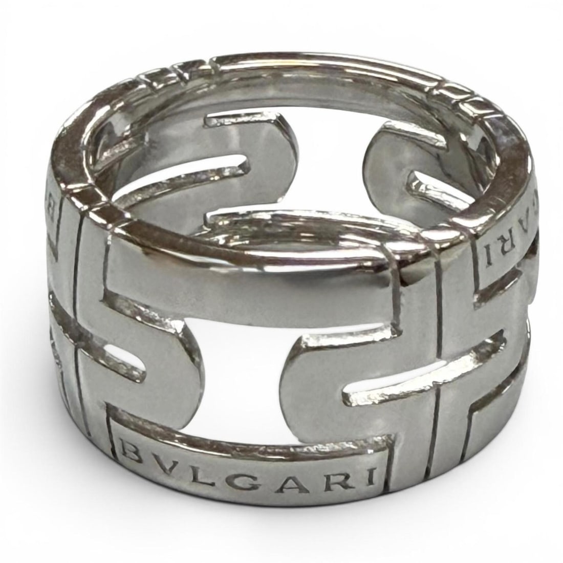 BVLGARI AN853974 Parentesi 750 (WG) Ring, Silver, Size 55, Made in Italy, Weight 10.78g,: --- Catalog ---Category: SizeUS Size: 7.5Brand Size: 55Category: DesignType: Band ringColor: SilverGender: Men,WomenCategory: GeneralMPN: AN853974Brand: BvlgariCountry of Origin: Italy--- Item List --