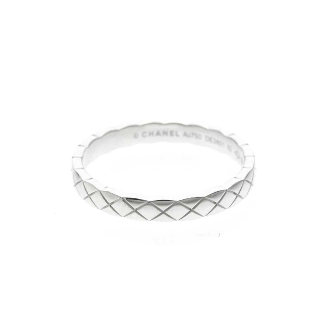 Chanel Coco Crush Ring Mini Model White Gold (18K) Fashion No Stone Band Ring Silver: --- Catalog ---Category: SizeWidth: 3.2mm / 0.13''Weight: 4.7g / 0.16oz.JP Size: twenty twoUS Size: 10Brand Size: 62Category: DesignType: Band ringColor: SilverMetal: White GoldStone: No StoneStyle: F
