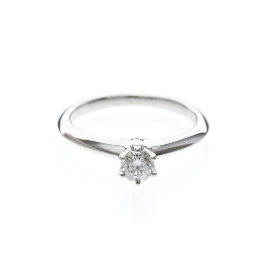 Tiffany & Co. Solitaire Ring, Diamond, PT950, Condition Rank A, Weight: 3.5g: --- Catalog ---Category: SizeWeight: 3.5g / 0.12oz.Category: DesignStone: DiamondCategory: GeneralBrand: Tiffany--- Item List ---Section: ShippingTotal Weight: 300g / 10.58oz.Section: ConditionRanking