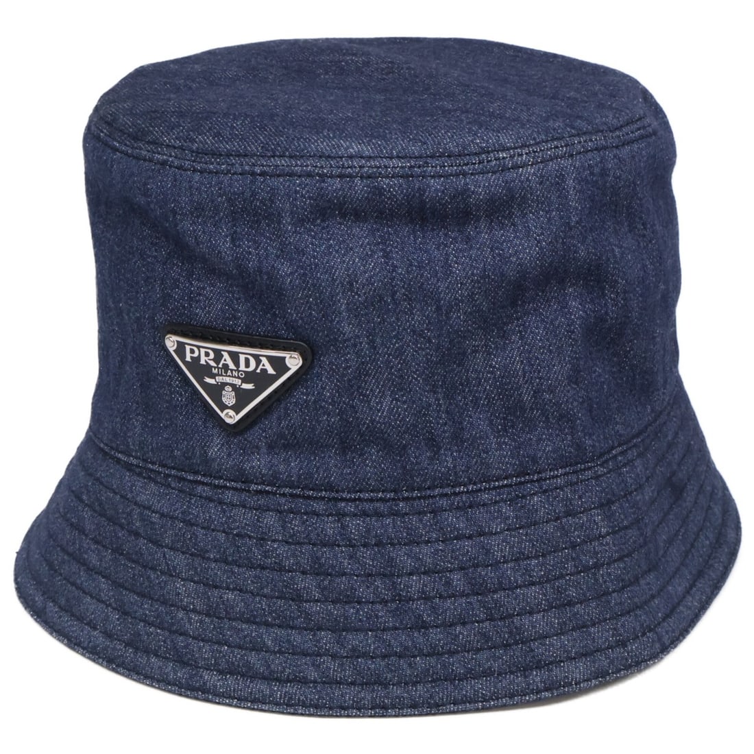 PRADA 2HC137 AJ6 Triangle Plate Denim Bucket Hat, Size L, Indigo, Men's: --- Catalog ---Category: DesignType: Bucket hatGender: MenMaterial: Denim Category: GeneralBrand: PradaCategory: MeasurementsCircumference: 58cm / 22.83''--- Item List ---Section: ConditionRanking: Ra