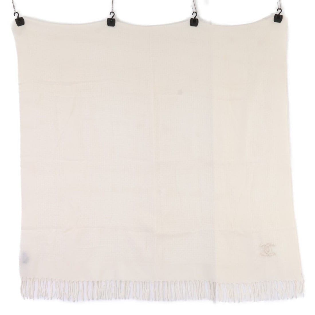 CHANEL Coco Mark Embroidered Cashmere Stole/Scarf, White, Women's: --- Catalog ---Category: SizeSize (LxW): 2.04m x 1.05m / 80.31'' x 41.33''Category: DesignType: StoleColor: WhiteGender: WomenMaterial: Cashmere Category: GeneralBrand: Chanel--- Item List ---Section:
