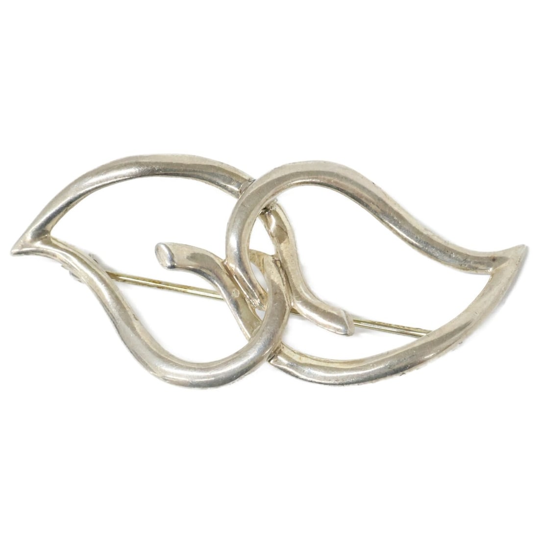 TIFFANY&Co. Tiffany SV925 Double Leaf Brooch, Silver, Women's: --- Catalog ---Category: SizeSize (HxWxD): 5.7cm x 2.5cm / 2.24'' x 0.98''Category: DesignType: BroochColor: SilverGender: WomenMaterial: Silver 925Category: GeneralBrand: Tiffany--- Item List ---Sect