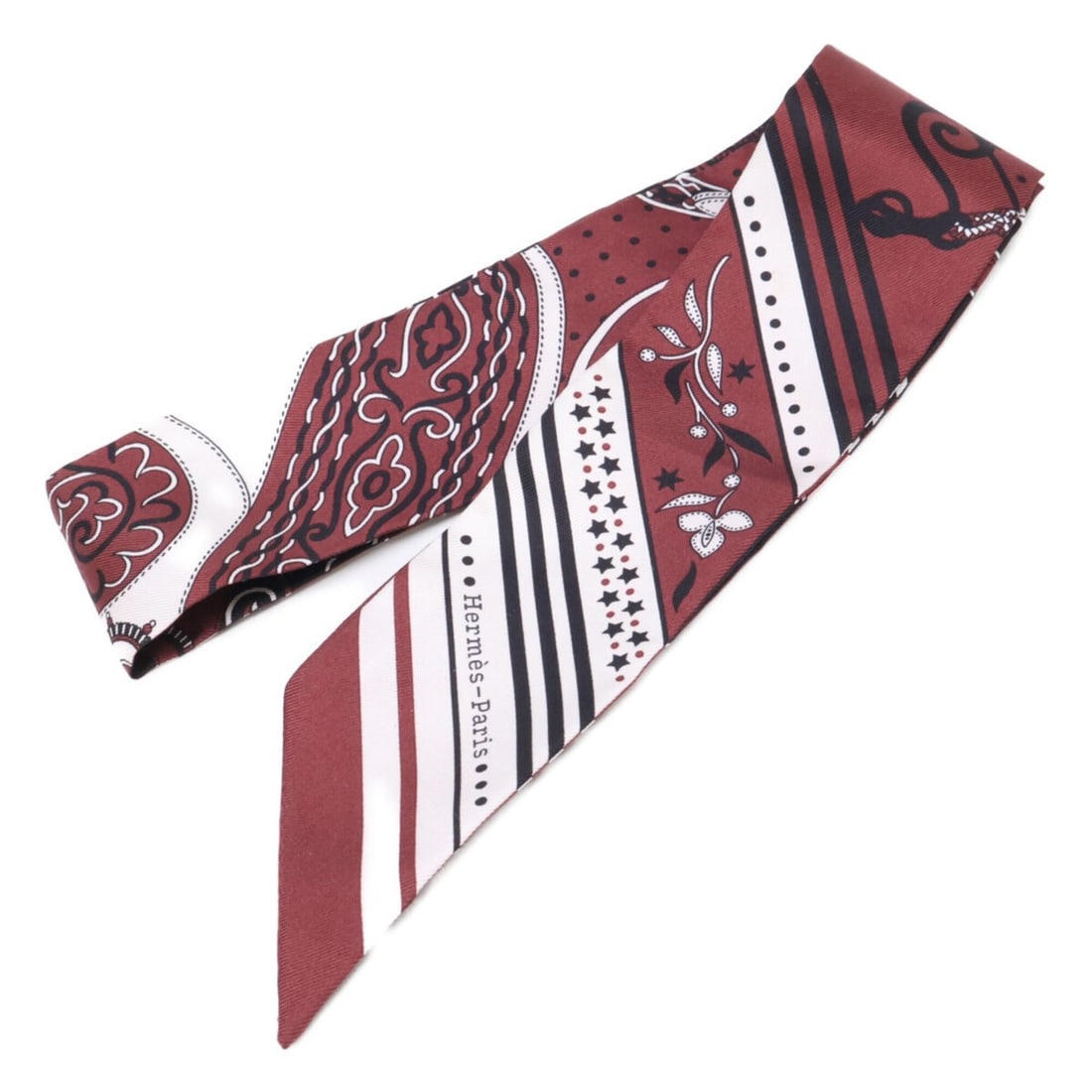 HERMES H064217S 06 Festival des Amazones Amazon Bandana Silk Twilly Scarf/Muffler Burgundy Blanc: --- Catalog ---Category: SizeSize (LxW): 86cm x 5cm / 33.85'' x 1.96''Category: DesignType: BandanaGender: WomenMaterial: Silk Category: GeneralBrand: Hermes--- Item List ---Section: ConditionRanking: