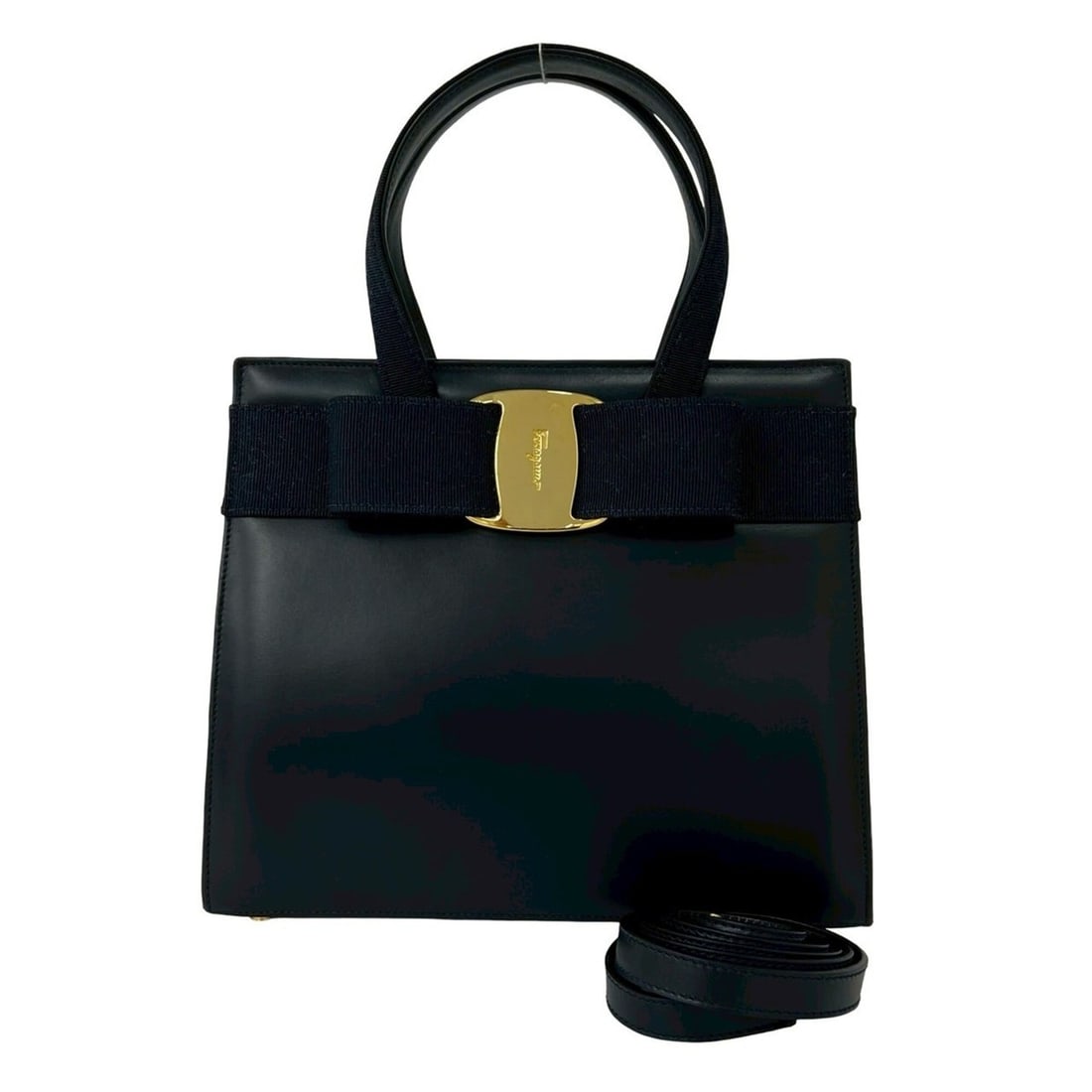 Salvatore Ferragamo Vara Ribbon Leather 2-way Handbag/Shoulder Bag, Black 16162: --- Catalog ---Category: SizeSize (HxWxD): 20.5cm x 24.5cm x 9.5cm / 8.07'' x 9.64'' x 3.74''Category: DesignType: Handbag, Shoulder bagColor: BlackGender: WomenMaterial: Leather Category: GeneralBran