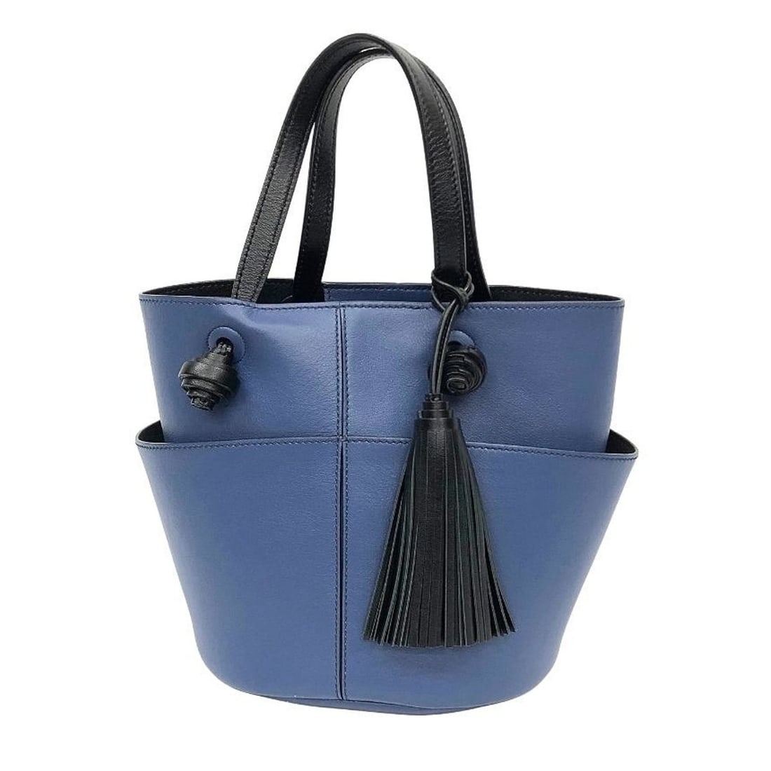 TOD'S Leather Tassel Detail Tote Bag, Blue Bucket Bag: --- Catalog ---Category: SizeSize (HxWxD): 20cm x 20cm x 16cm / 7.87'' x 7.87'' x 6.29''Category: DesignType: Tote bagColor: BlueGender: WomenMaterial: Leather Category: GeneralBrand: Tod'sCountry of 