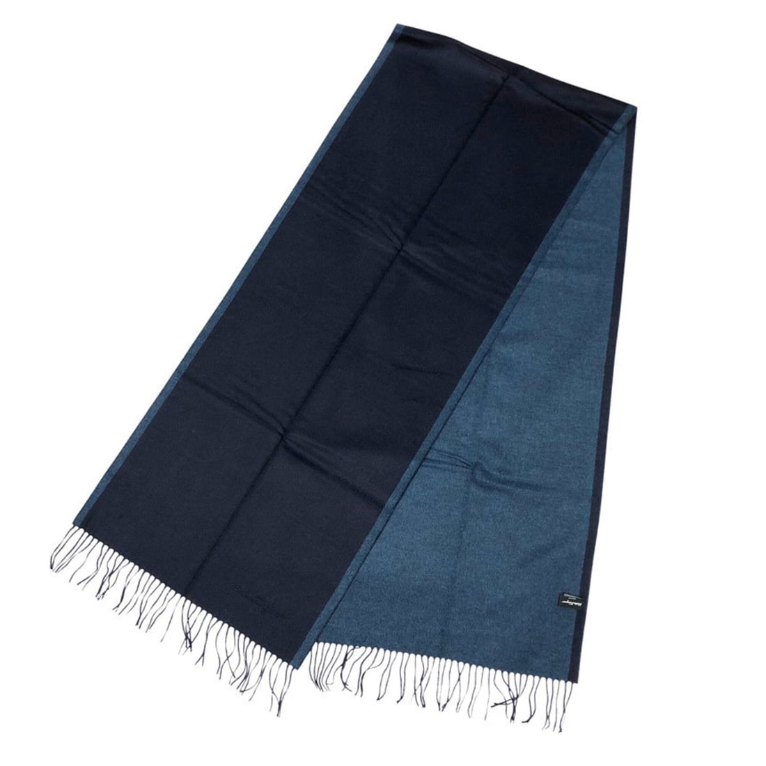 Salvatore Ferragamo silk scarf/stole/shawl in navy and blue.: --- Catalog ---Category: SizeSize (LxW): 1.84m x 37.5cm / 72.44'' x 14.76''Category: DesignType: StoleColor: Blue, NavyGender: Men,WomenMaterial: Silk 100%Category: GeneralBrand: Salvatore FerragamoCo