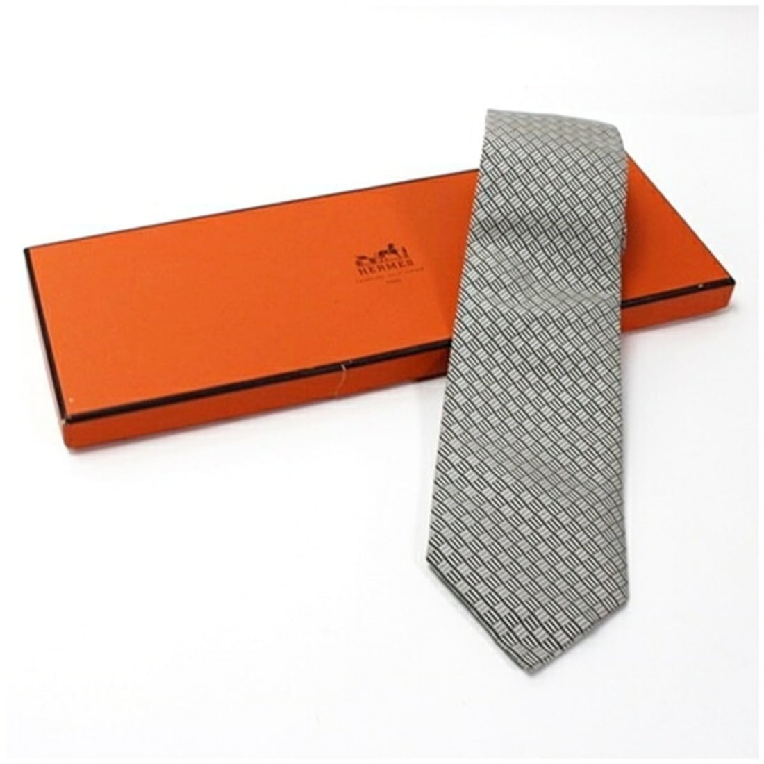 Hermes Silk Tie for Men: --- Catalog ---Category: SizeWidth: 9cm / 3.54''Category: DesignType: CravatColor: GrayGender: Men,WomenMaterial: Silk Category: GeneralBrand: Hermes--- Item List ---Section: ConditionRanking: Rank A 
