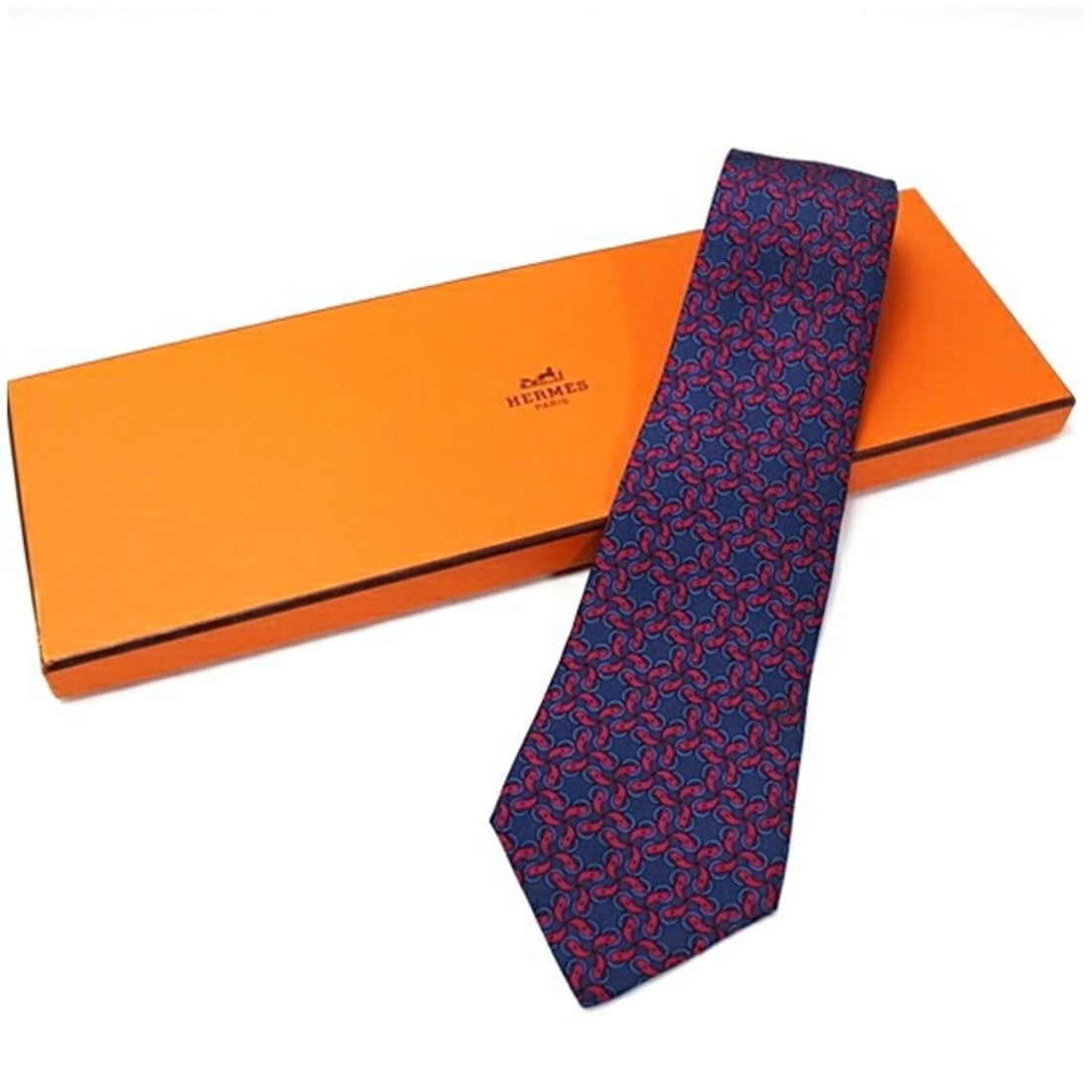 Hermes Silk Tie for Men: --- Catalog ---Category: SizeWidth: 9cm / 3.54''Category: DesignType: CravatColor: Navy, Red colorGender: Men,WomenMaterial: Silk Category: GeneralMPN: refBrand: Hermes--- Item List ---Section: Condit