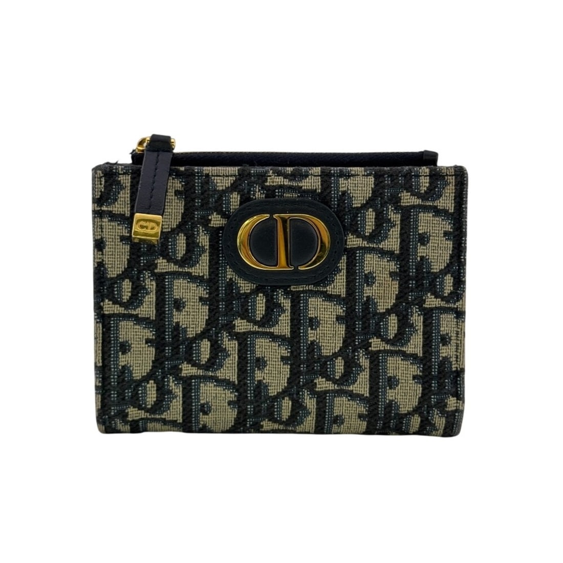 Christian Dior Dior Montaigne 30 Bi-fold Wallet, Navy: --- Catalog ---Category: SizeSize (HxWxD): 9cm x 12cm / 3.54'' x 4.72''Category: DesignType: Wallet (bi-fold)Color: NavyGender: WomenMaterial: Canvas Category: GeneralBrand: Christian Dior--- Item Lis