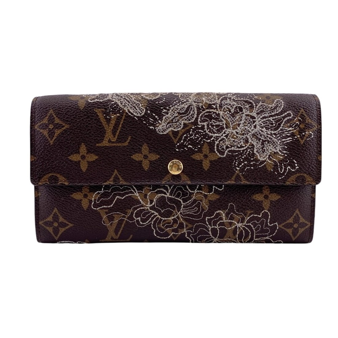 LOUIS VUITTON M95389 Portefeuille Sarah Monogram Dentelle Long Wallet Brown: --- Catalog ---Category: SizeSize (HxWxD): 10cm x 18.5cm / 3.93'' x 7.28''Category: DesignType: Long wallet (bi-fold)Color: Brown, Galle, MonogramGender: WomenMaterial: Monogram Category: GeneralMPN: 