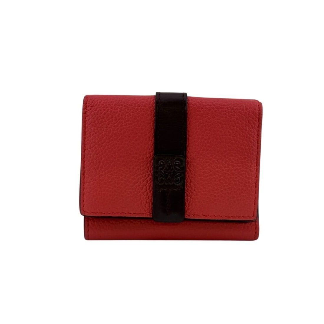 LOEWE Trifold Anagram Tri-fold Wallet Pink: --- Catalog ---Category: SizeSize (HxWxD): 8cm x 9.5cm / 3.14'' x 3.74''Category: DesignType: Wallet (tri-fold)Color: Brown, PinkGender: WomenMaterial: Leather Category: GeneralBrand: Loewe--- Item Li