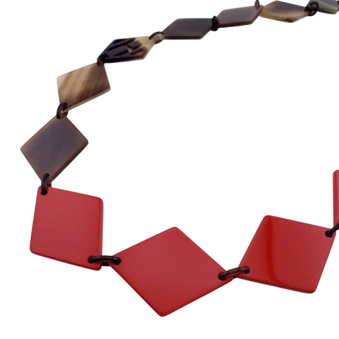 HERMES Buffalo Horn Long Necklace Chain Orange: --- Catalog ---Category: SizeNeck Circumference: 73.5 cm / 28.93''Category: DesignColor: Gray, OrangeGender: WomenMaterial: Buffalo hornNecklace Type: Neck chainCategory: GeneralBrand: Hermes--- Item 