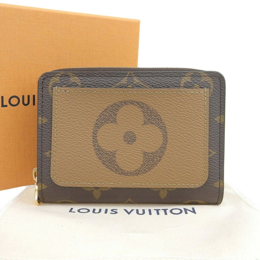 Louis Vuitton Monogram Giant Reverse Portefeuille Lou M81461 Folding Wallet: --- Catalog ---Category: SizeSize (HxWxD): 8cm x 11.5cm x 2.5cm / 3.14'' x 4.52'' x 0.98''Category: DesignType: Wallet (bi-fold)Color: MonogramGender: Women,MenMaterial: Monogram Category: GeneralMPN: