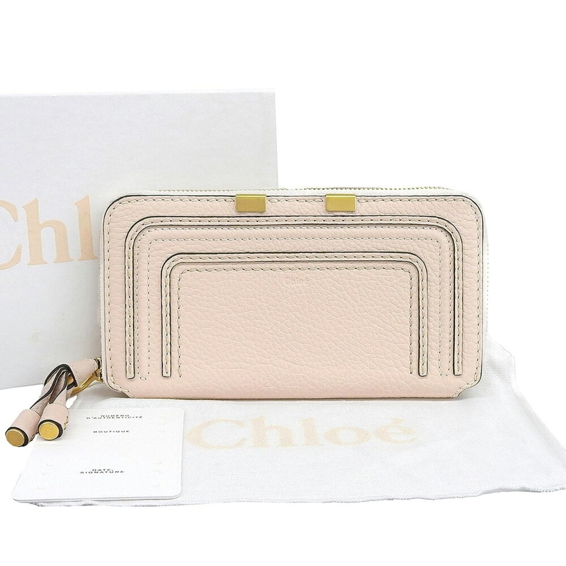 Chloé Chloe Marcie Round Long Wallet, Leather, Light Pink: --- Catalog ---Category: SizeSize (HxWxD): 10cm x 19cm x 2cm / 3.93'' x 7.48'' x 0.78''Category: DesignType: Long wallet (bi-fold)Color: Light pinkGender: WomenMaterial: Leather Category: GeneralBrand