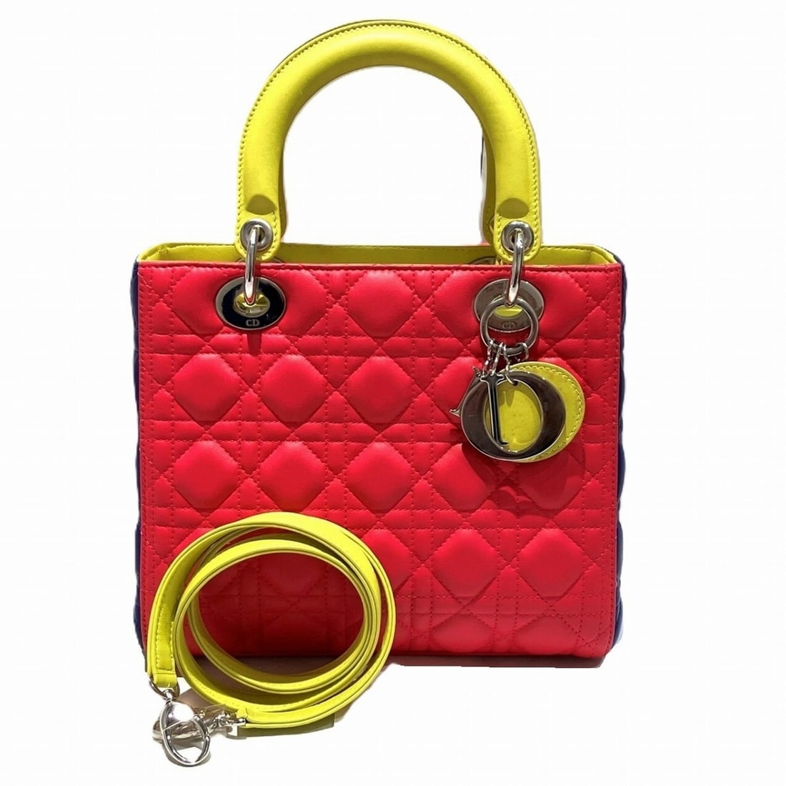 Christian Dior Lady handbag, Cannage leather.: --- Catalog ---Category: SizeSize (HxWxD): 12cm x 23.5cm x 11cm / 4.72'' x 9.25'' x 4.33''Category: DesignType: HandbagColor: Red colorGender: WomenMaterial: Leather Category: GeneralBrand: Christian 