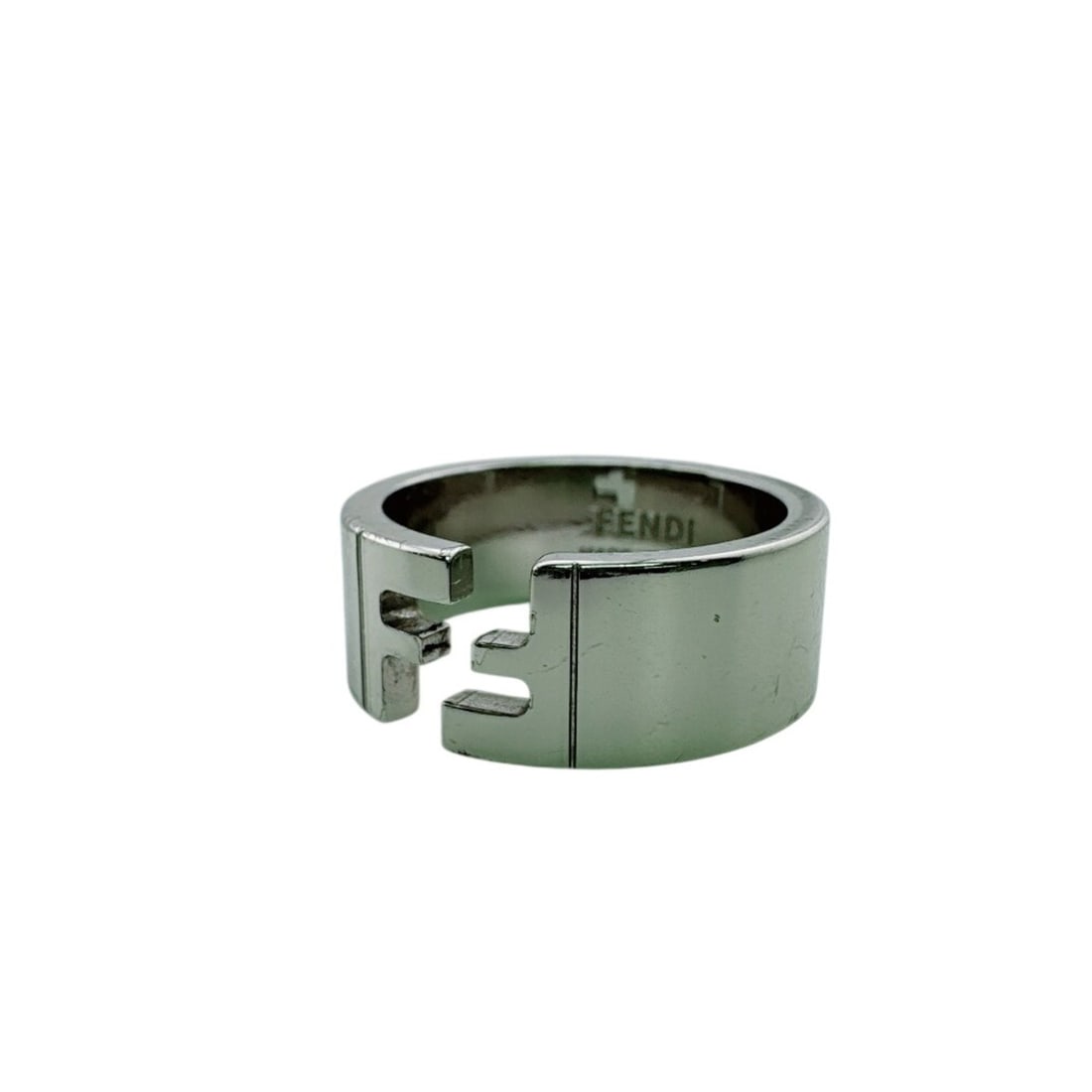 FENDI FF motif band ring, simple silver.: --- Catalog ---Category: SizeJP Size: 21.5US Size: 10Category: DesignType: Band ringColor: SilverGender: MenMaterial: MetalCategory: GeneralBrand: Fendi--- Item List ---Section: ConditionRanking: Rank