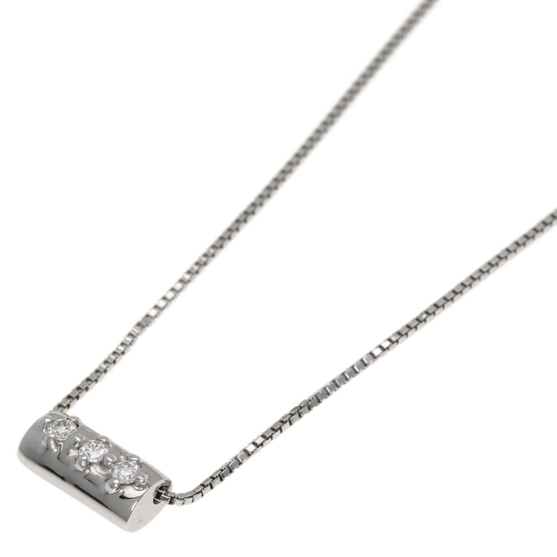 Gucci Diamantissima Diamond Necklace 18K White Gold Women's GUCCI: --- Catalog ---Category: SizePendant Size: 4mm x 8.3mm / 0.15'' x 0.32''Neck Circumference: 41 cm / 16.14''Category: DesignStone: DiamondGender: WomenMaterial: White gold (18K)Necklace Type: NecklaceC