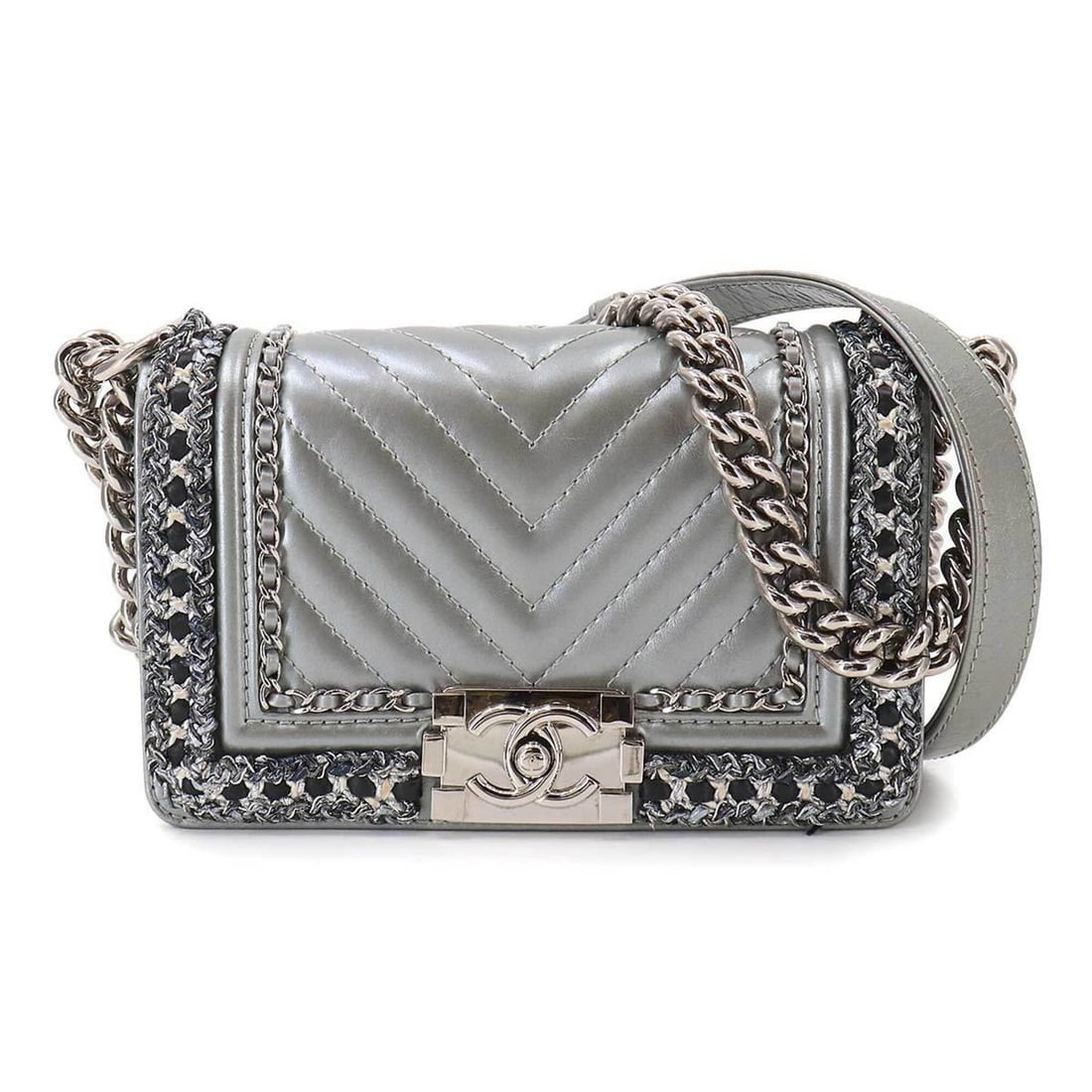 Chanel Boy Small Chain Shoulder Handbag, Calfskin Tweed, Silver, A67085, Silver Hardware: --- Catalog ---Category: SizeWeight: 730g / 1.6lb.Size (HxWxD): 12cm x 20cm x 6.5cm / 4.72'' x 7.87'' x 2.55''Strap Length: 70cm - 116cm / 27.55'' - 45.66''Category: DesignType: Handbag, Shoulder bagC
