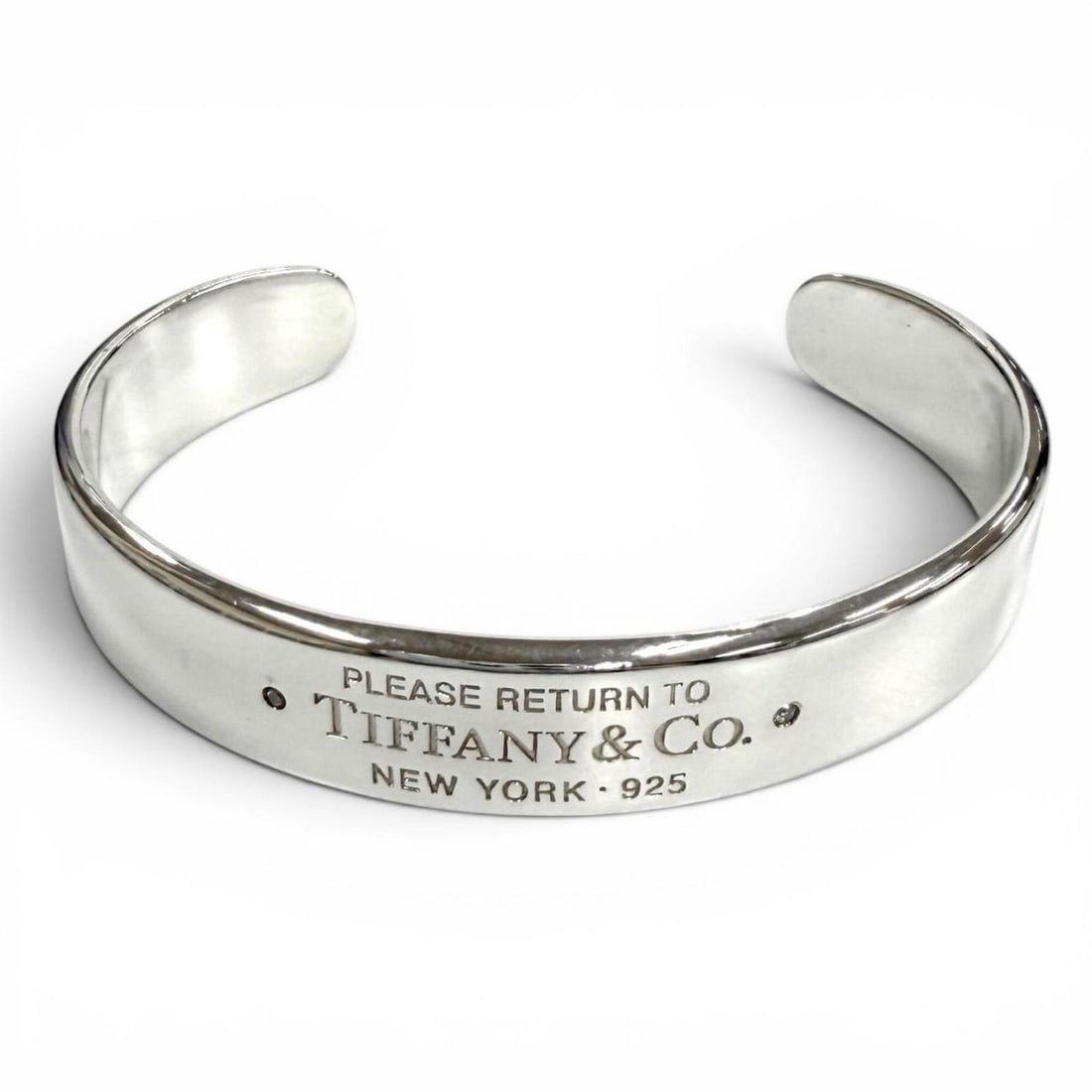 TIFFANY&Co. Tiffany AG925 Return to Narrow Cuff Bangle with 2 Diamonds, Silver Bracelet, Weight: --- Catalog ---Category: SizeLength: 16.5cm / 6.49''Category: DesignType: BangleColor: SilverStone: DiamondGender: WomenMaterial: Silver 925Category: GeneralBrand: Tiffany--- Item List ---Section: Con