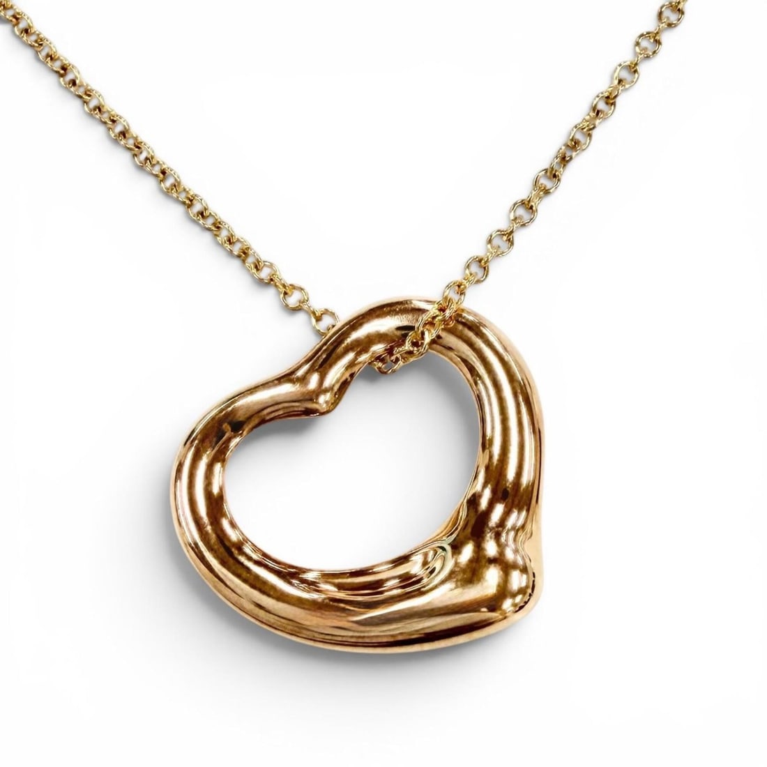 TIFFANY&Co. Tiffany Open Heart Pendant AU750 (YG) - Purchased December 2022. Necklace, Yellow Gold,: --- Catalog ---Category: SizePendant Size: 16mm x 16mm / 0.62'' x 0.62''Neck Circumference: 40.5 cm / 15.94''Category: DesignColor: Yellow goldGender: WomenMaterial: Yellow gold (18K)Necklace Type: Ne