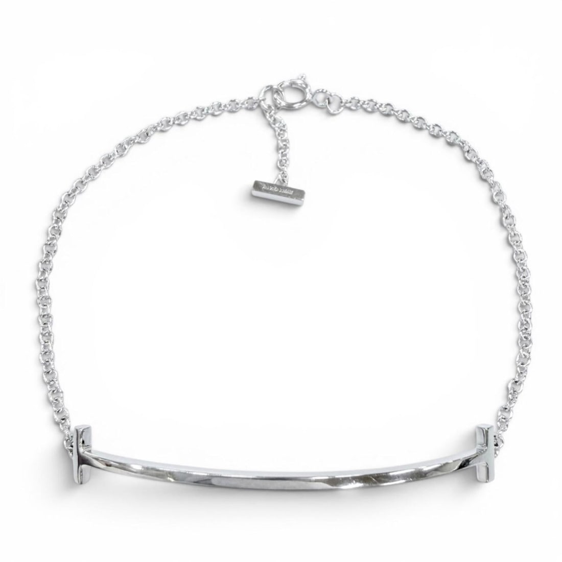 TIFFANY&Co. Tiffany T Smile Bracelet AU750 (WG) Current Model Purchased July 2024 White Gold Made in: --- Catalog ---Category: SizeLength: 16cm / 6.29''Category: DesignType: Charm braceletColor: White goldGender: WomenMaterial: White gold (18K)Category: GeneralBrand: TiffanyCountry of Origin: Italy---