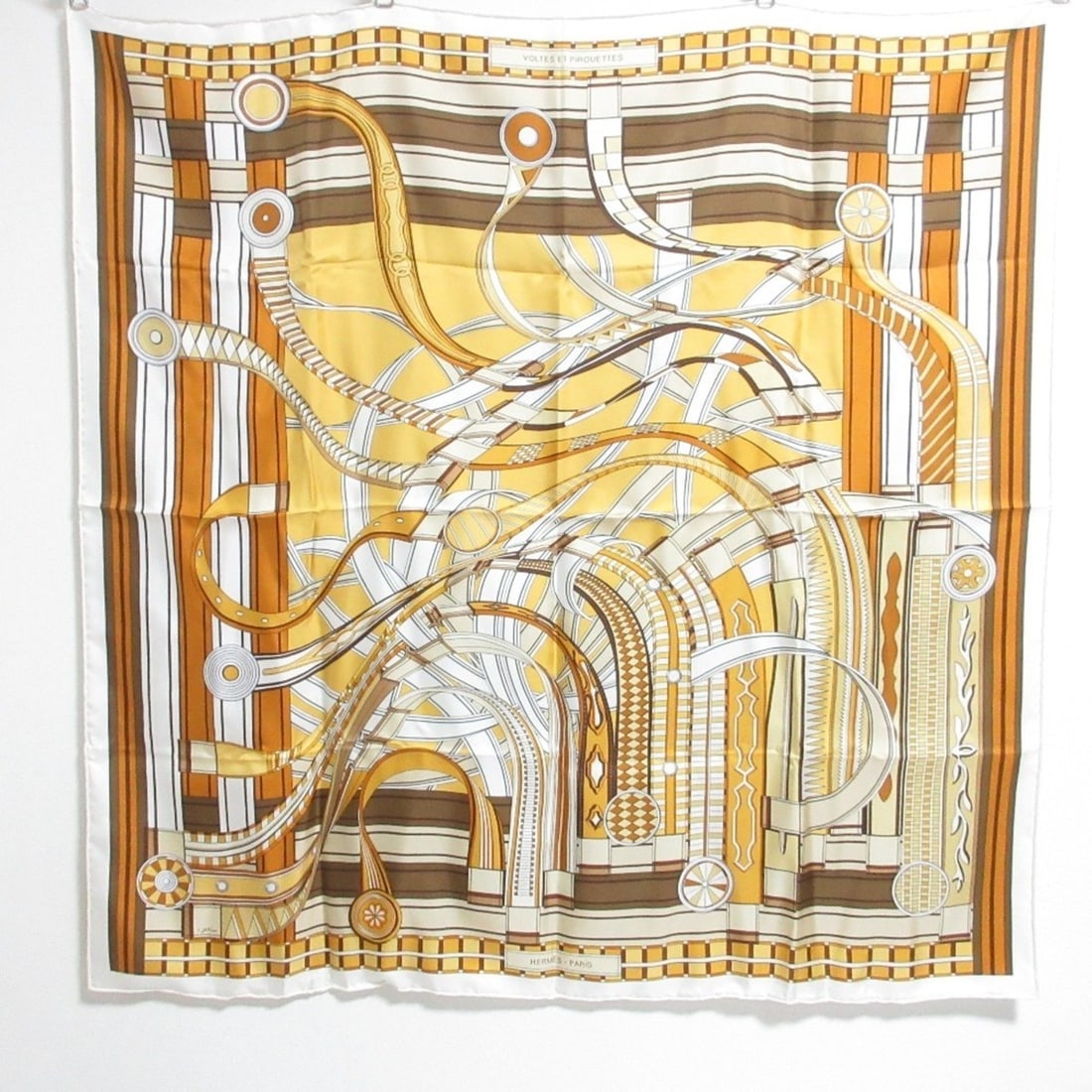 HERMES Carre 90 VOLTES ET PIROUTTES Scarf/Muffler, Beige, Women's: --- Catalog ---Category: SizeSize (LxW): 88cm x 88cm / 34.64'' x 34.64''Category: DesignType: ScarfColor: BeigeGender: WomenMaterial: Silk Category: GeneralBrand: Hermes--- Item List ---Section: Condi