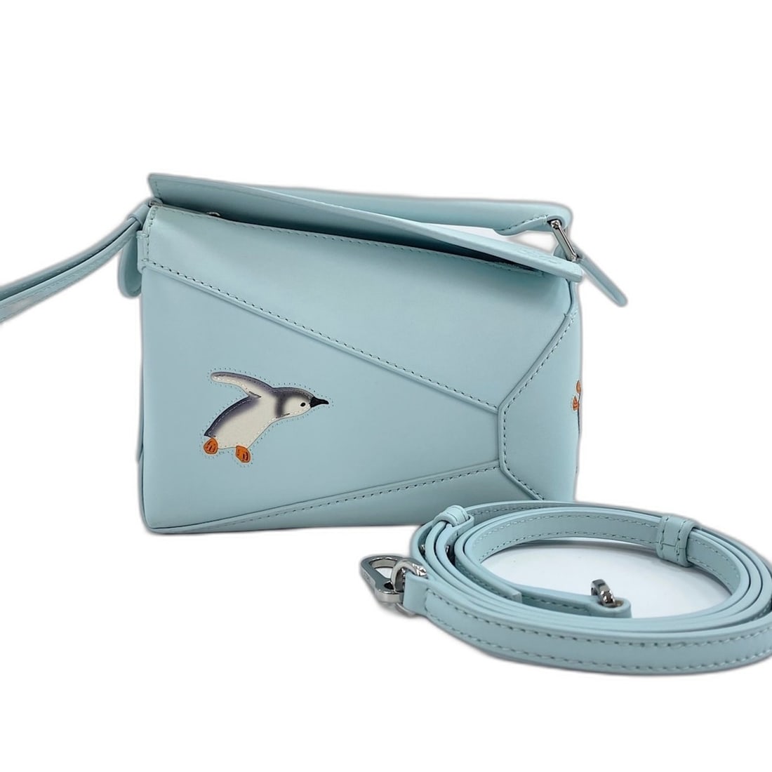 LOEWE x Sna Fujita Puzzle Bag Mini 2-Way Handbag Leather Blue: --- Catalog ---Category: SizeSize (HxWxD): 12cm x 17cm x 8cm / 4.72'' x 6.69'' x 3.14''Category: DesignType: HandbagColor: BlueGender: WomenMaterial: Leather Category: GeneralBrand: Loewe--- Item List