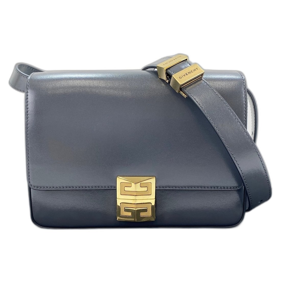 Givenchy 4G Shoulder Bag, Leather, Gray: --- Catalog ---Category: SizeSize (HxWxD): 16cm x 21cm x 6cm / 6.29'' x 8.26'' x 2.36''Category: DesignType: Shoulder bagColor: GrayGender: WomenMaterial: Leather Category: GeneralBrand: Givenchy--- I