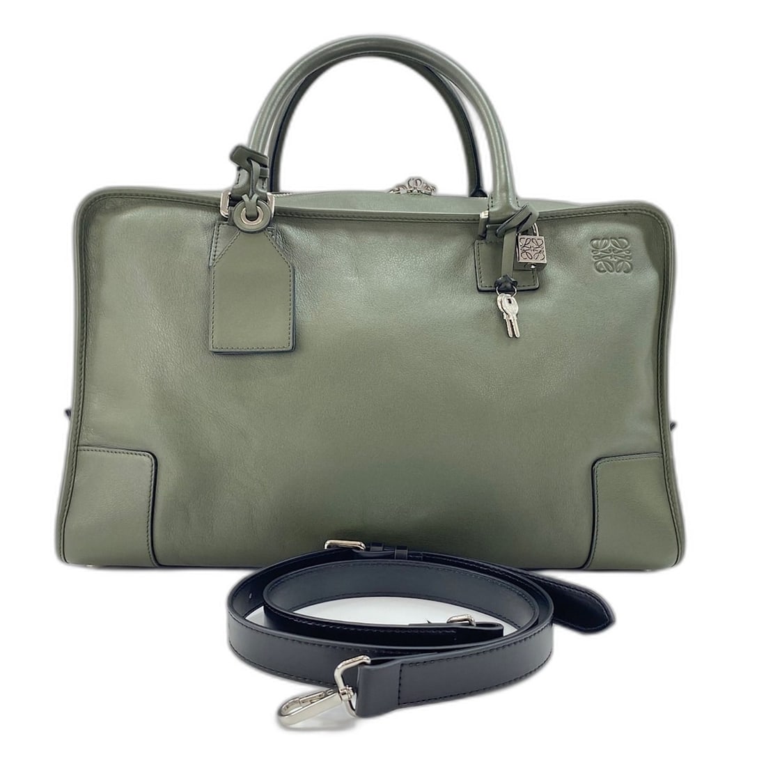 Loewe Amazona 44 Anagram Handbag, Leather, Green: --- Catalog ---Category: SizeHandle Drop: 17.00cm / 6.69''Size (HxWxD): 27cm x 44cm x 19cm / 10.62'' x 17.32'' x 7.48''Category: DesignType: HandbagColor: GreenGender: WomenMaterial: Leather Category:
