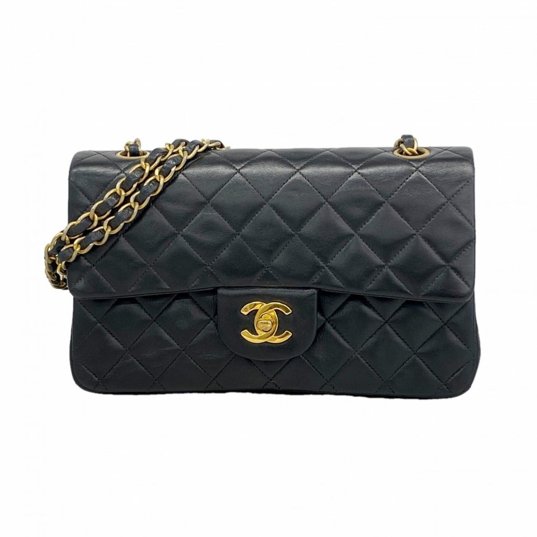 Chanel Matelassé Shoulder Bag, Double Flap, Chain, Lambskin, Black, Women's: --- Catalog ---Category: SizeSize (HxWxD): 15cm x 23cm x 6cm / 5.9'' x 9.05'' x 2.36''Category: DesignType: Shoulder bagColor: BlackGender: WomenMaterial: Leather Hardware Color: GoldLeather/Fur Type: