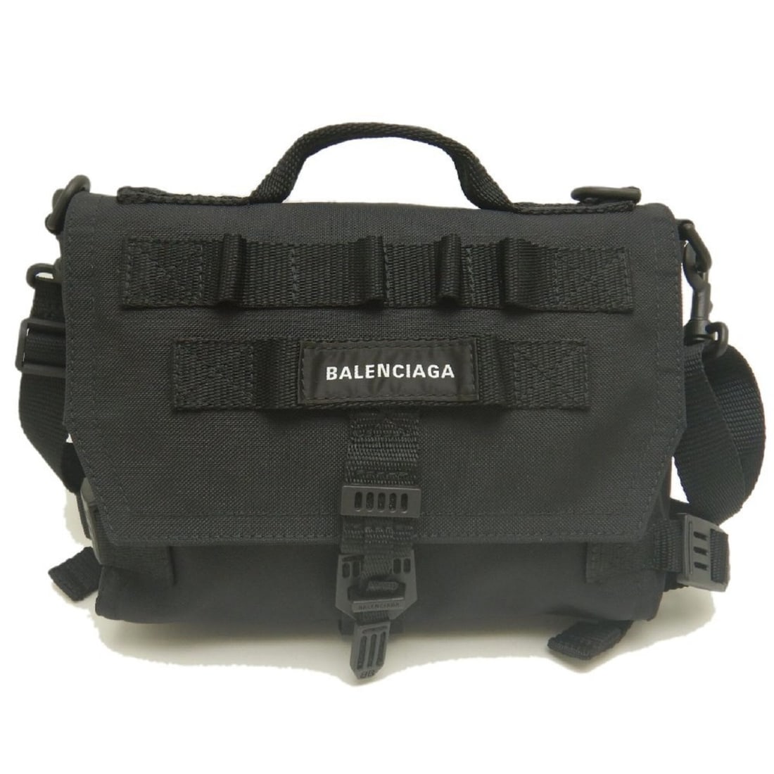 BALENCIAGA Army Messenger Bag Small 656106?1000 Shoulder Polyester Black Men's 254055: --- Catalog ---Category: SizeSize (HxWxD): 18.5cm x 22.5cm x 9cm / 7.28'' x 8.85'' x 3.54''Category: DesignType: Messenger bag, Shoulder bagColor: BlackGender: MenMaterial: Polyester Category: General