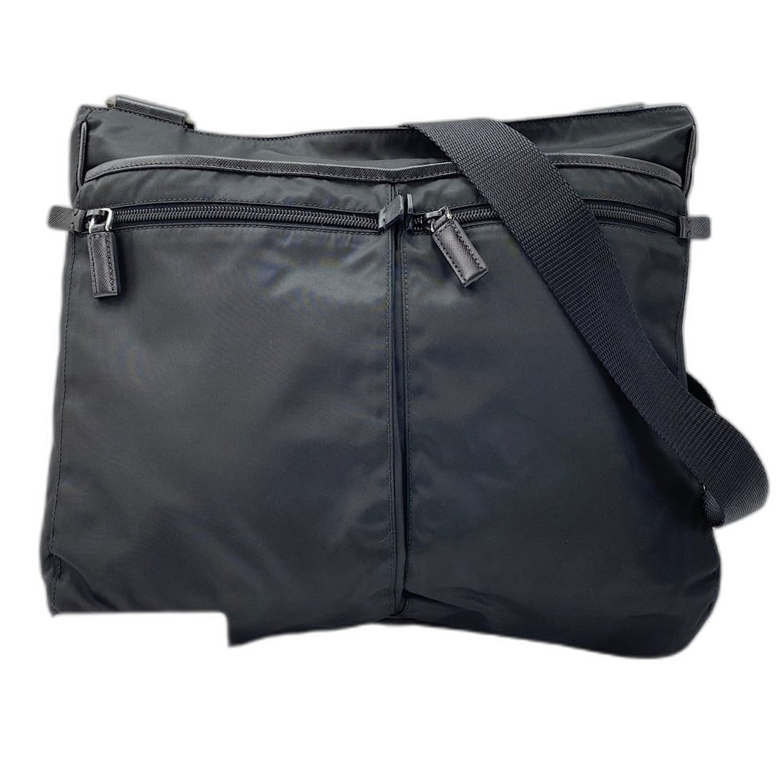 Prada shoulder bag, nylon, black.: --- Catalog ---Category: SizeSize (HxWxD): 32cm x 36cm x 3cm / 12.59'' x 14.17'' x 1.18''Category: DesignType: Shoulder bagColor: BlackGender: Men,WomenMaterial: Nylon Category: GeneralBrand: