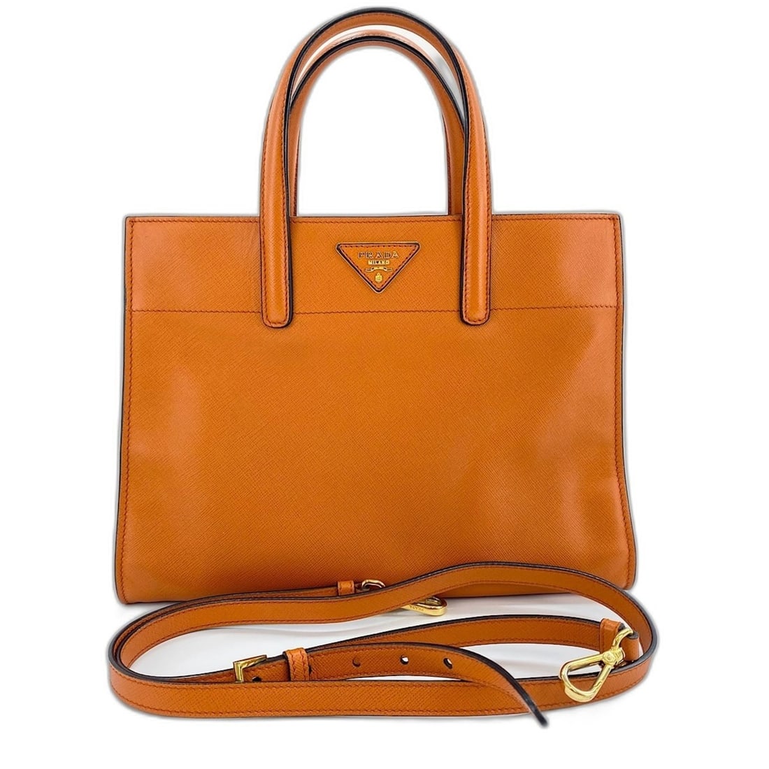 Prada 2-way handbag, leather, orange: --- Catalog ---Category: SizeSize (HxWxD): 24cm x 30cm x 13cm / 9.44'' x 11.81'' x 5.11''Category: DesignType: HandbagColor: OrangeGender: WomenMaterial: Leather Category: GeneralBrand: Prada--- Item 