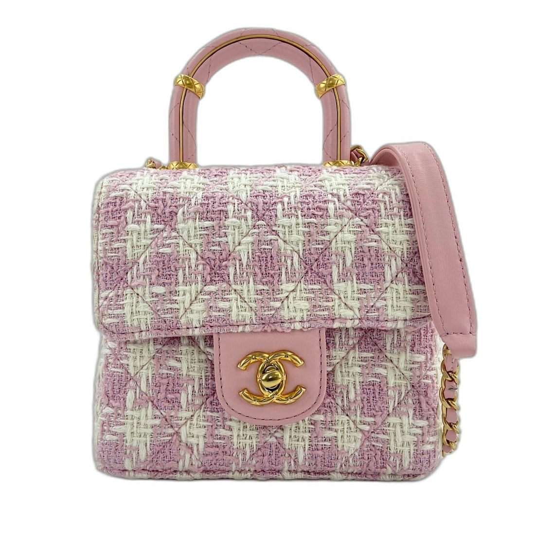 Chanel Matelassé Shoulder Bag, Tweed, Pink: --- Catalog ---Category: SizeSize (HxWxD): 14cm x 16cm x 6cm / 5.51'' x 6.29'' x 2.36''Category: DesignType: Shoulder bagColor: PinkGender: WomenMaterial: Tweed Category: GeneralBrand: Chanel--- Item