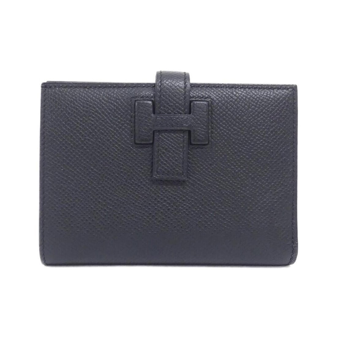 Hermes New H Passant Compact 085779CK Wallet: --- Catalog ---Category: SizeSize (HxWxD): 8.5cm x 12cm x 1.5cm / 3.34'' x 4.72'' x 0.59''Category: DesignColor: BlackGender: Women,MenMaterial: Epsom leather Category: GeneralMPN: 085779CKBrand: Herm