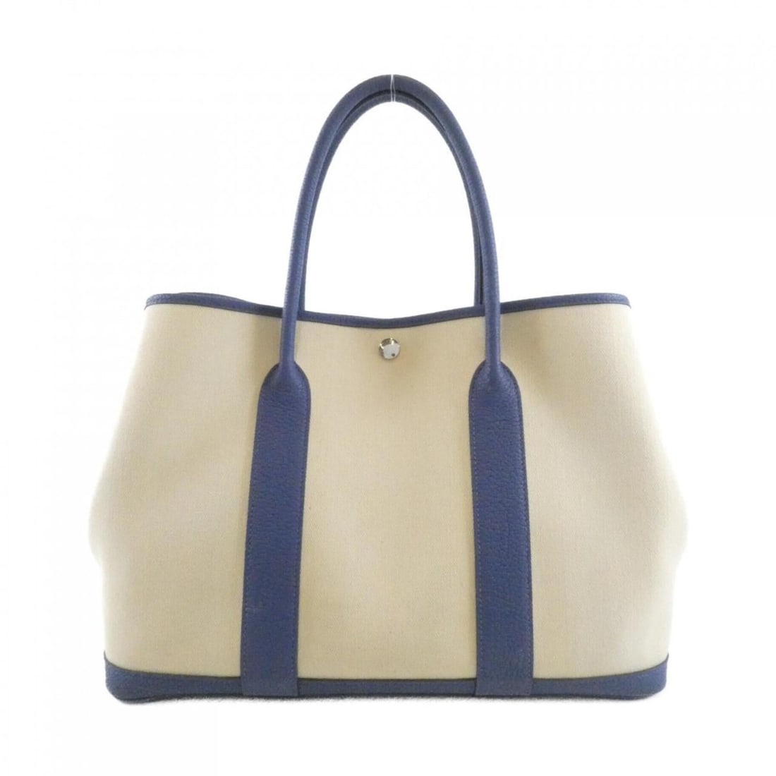 Hermes Garden Party 36cm 066739CK Handbag: --- Catalog ---Category: SizeSize (HxWxD): 26cm x 36cm x 18cm / 10.23'' x 14.17'' x 7.08''Category: DesignType: HandbagColor: BlueGender: WomenMaterial: Toile chevron , Negonda leather Hardware Color: