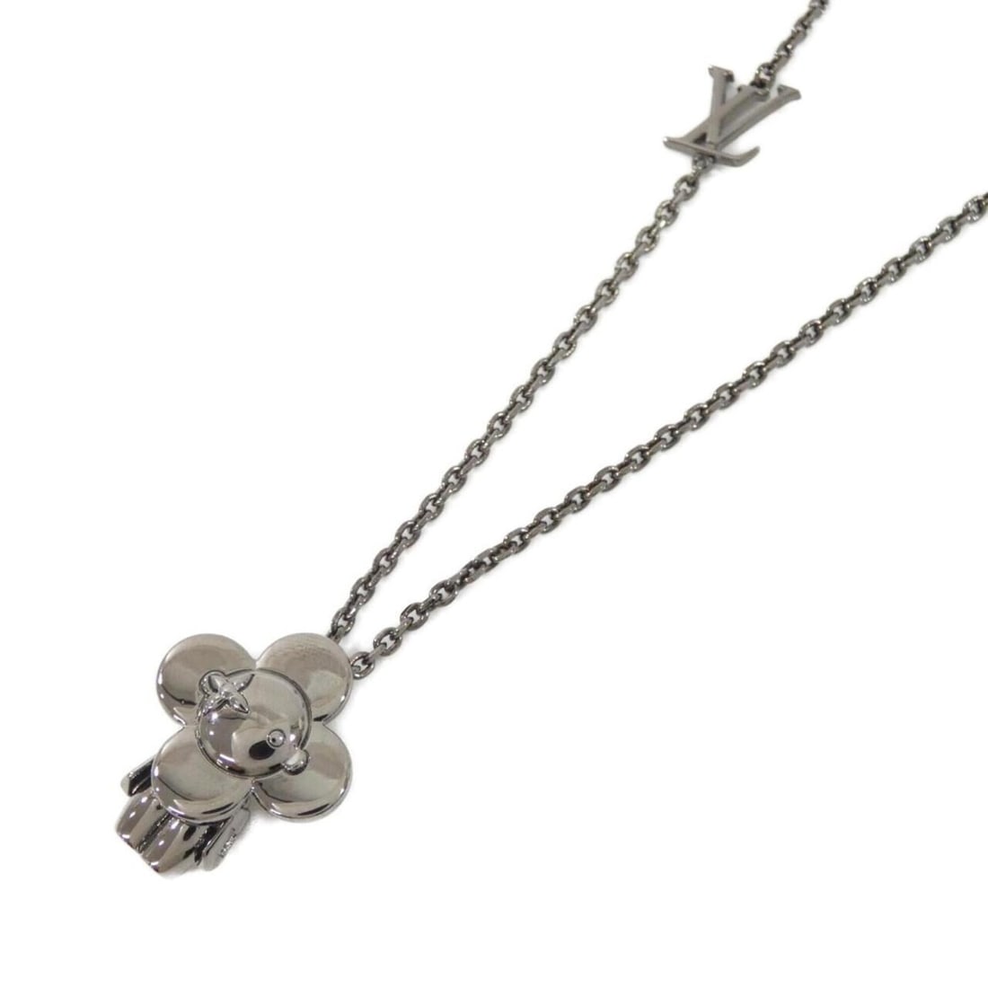 Louis Vuitton Vivienne Pendant Necklace M00831: --- Catalog ---Category: SizePendant Size: 24mm x 20mm / 0.94'' x 0.78''Neck Circumference: 50.5 cm - 60.5 cm / 19.88'' - 23.81''Category: DesignColor: Dark silverGender: Women,MenNecklace Type: Neckl