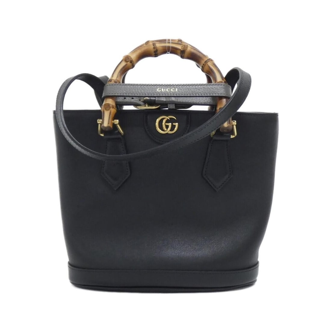 Gucci DIANA 750396 UAAAY Handbag: --- Catalog ---Category: SizeSize (HxWxD): 20cm x 22cm x 10cm / 7.87'' x 8.66'' x 3.93''Category: DesignType: HandbagColor: BlackGender: WomenMaterial: Leather Hardware Color: GoldCategory: GeneralMPN