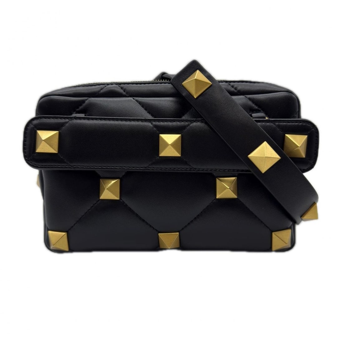VALENTINO Roman Stud Nappa Shoulder Bag WY0B0B26DUA0NO Black Gold Lambskin Women's: --- Catalog ---Category: SizeSize (HxWxD): 14cm x 22.5cm x 4.5cm / 5.51'' x 8.85'' x 1.77''Strap Length: 103cm / 40.55''Handle Length: 32cm / 12.59''Category: DesignType: Shoulder bagColor: BlackGende