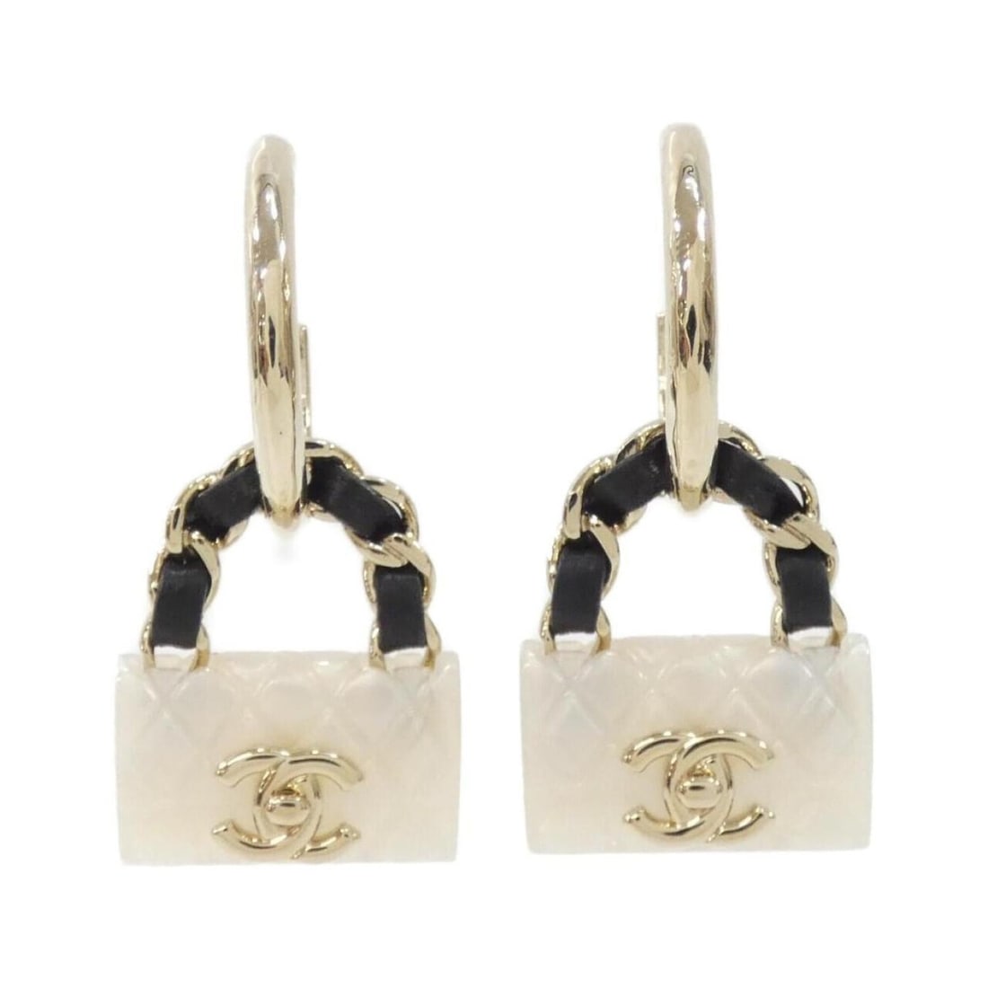 Chanel ABA009 Earrings: --- Catalog ---Category: SizeSize (HxWxD): 45.00mm x 21.00mm / 1.77'' x 0.83''Category: DesignType: Stud earringsColor: Black, WhiteGender: WomenMaterial: LeatherLeather/Fur Type: CalfskinCategory: