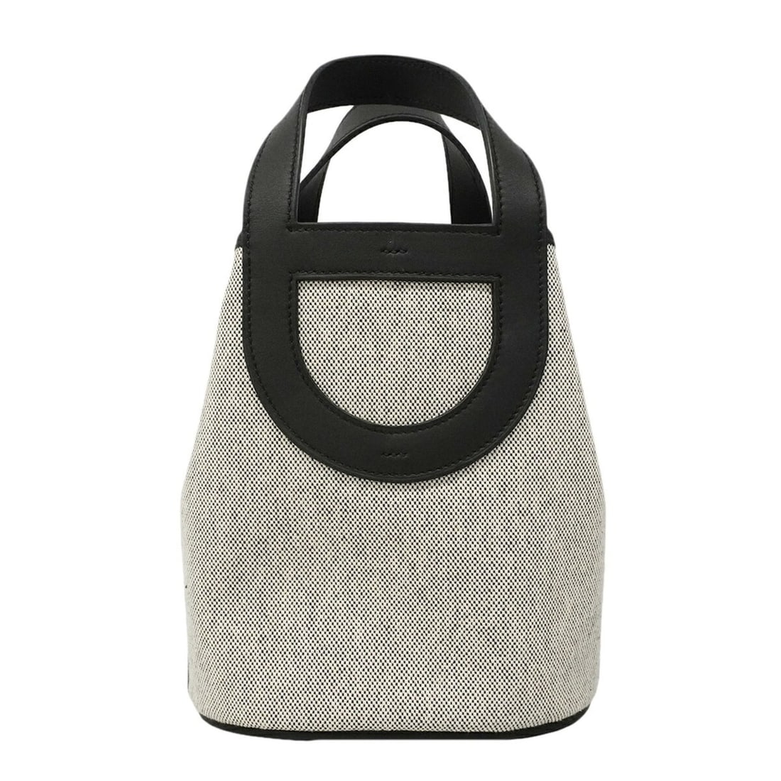 Hermes In the Moop 18 Handbag, Toile H Swift Leather, Black, W Stamp, Women's.: --- Catalog ---Category: SizeSize (HxWxD): 20cm x 18cm x 12cm / 7.87'' x 7.08'' x 4.72''Category: DesignType: HandbagColor: BlackGender: WomenMaterial: Toile H , Swift leather Hardware Color: SilverCa