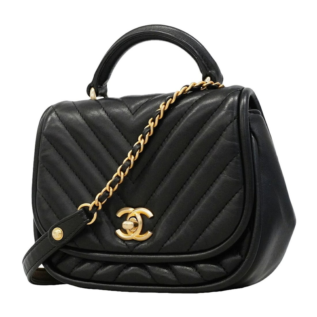 Chanel handbag, V-stitch, chain shoulder strap, lambskin, black/champagne, 2-way bag for women: --- Catalog ---Category: SizeSize (HxWxD): 14cm x 18cm x 7.5cm / 5.51'' x 7.08'' x 2.95''Category: DesignType: HandbagColor: BlackGender: WomenMaterial: Leather Hardware Color: Champagne goldLeather/F