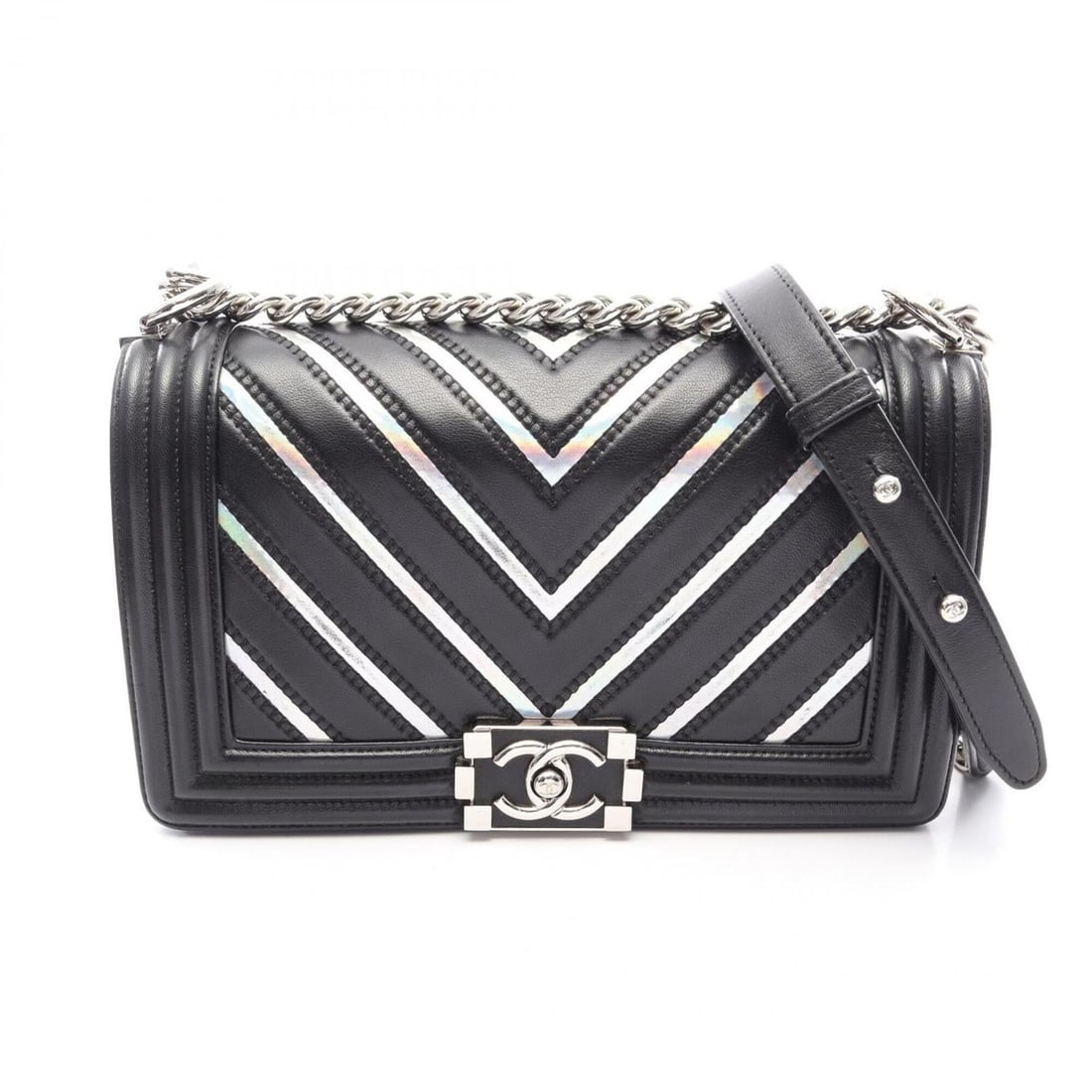 Chanel Boy Chevron V-stitch Hologram Shoulder Bag/Handbag, Lambskin Leather, Women's, Black: --- Catalog ---Category: SizeSize (HxWxD): 14.5cm x 25cm x 7cm / 5.7'' x 9.84'' x 2.75''Category: DesignType: Handbag, Shoulder bagColor: BlackGender: WomenMaterial: Leather Hardware Color: SilverLeat