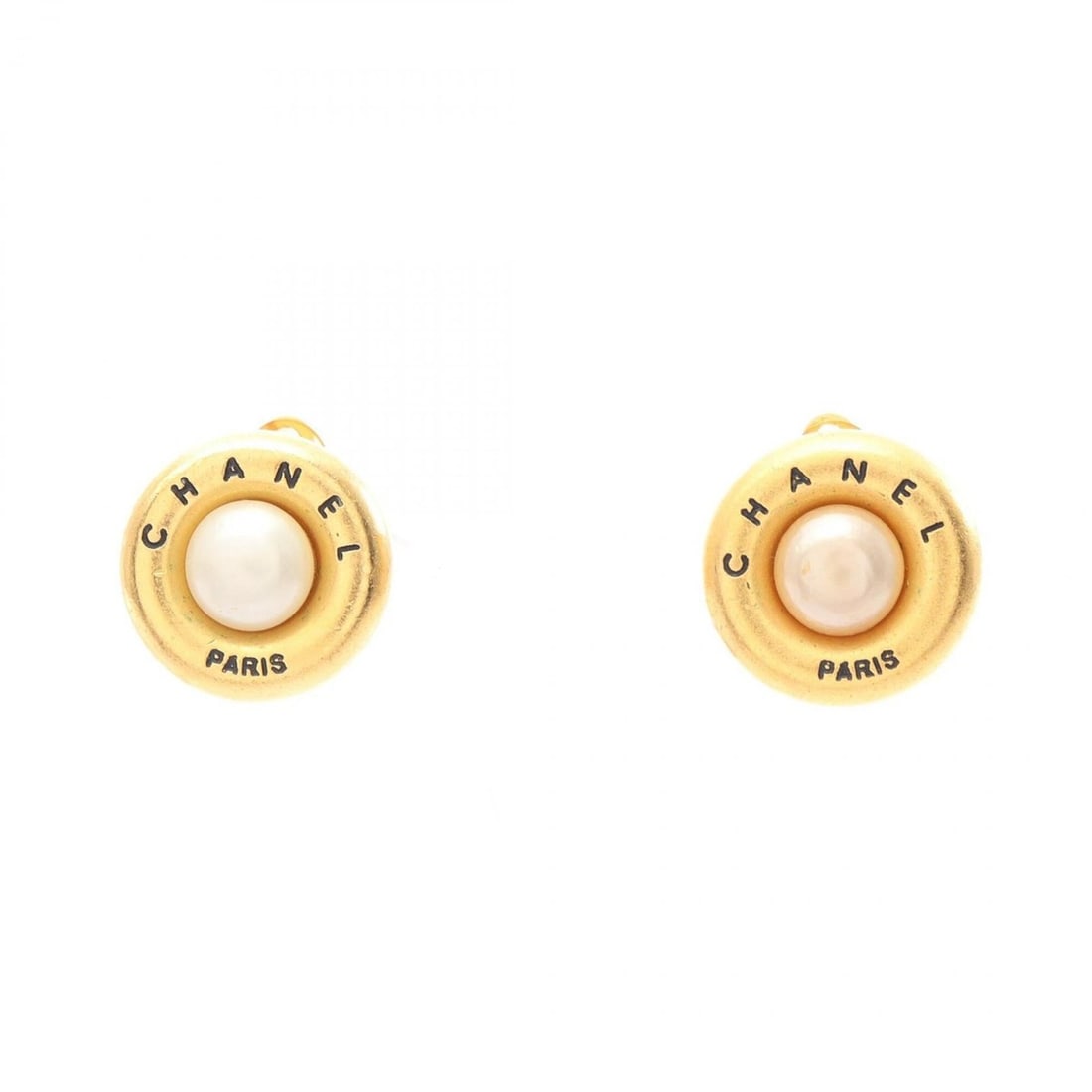 Chanel logo round earrings, gold-plated (GP) faux pearl, women's, gold and white tones.: --- Catalog ---Category: SizeSize (HxWxD): 18.00mm x 18.00mm / 0.71'' x 0.71''Category: DesignType: Clip earringsColor: Gold, WhiteGender: WomenMaterial: Artificial pearl, Gold platingCategory: Genera