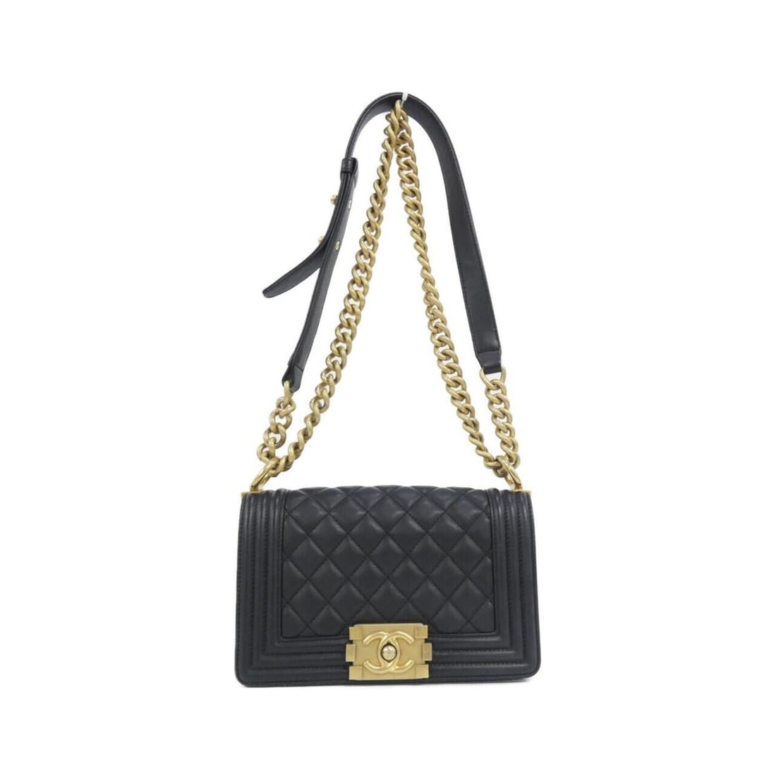 Chanel Boy line 67085 shoulder bag: --- Catalog ---Category: SizeSize (HxWxD): 12cm x 20cm x 8cm / 4.72'' x 7.87'' x 3.14''Category: DesignType: Shoulder bagColor: BlackGender: WomenMaterial: Leather Hardware Color: Matte goldLeather/Fu