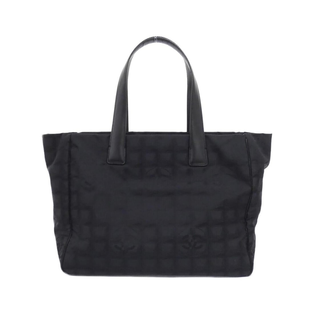 Chanel Travel Line 15991 Handbag: --- Catalog ---Category: SizeSize (HxWxD): 27cm x 35cm x 15cm / 10.62'' x 13.77'' x 5.9''Category: DesignType: HandbagColor: BlackGender: WomenMaterial: Nylon Hardware Color: GoldCategory: